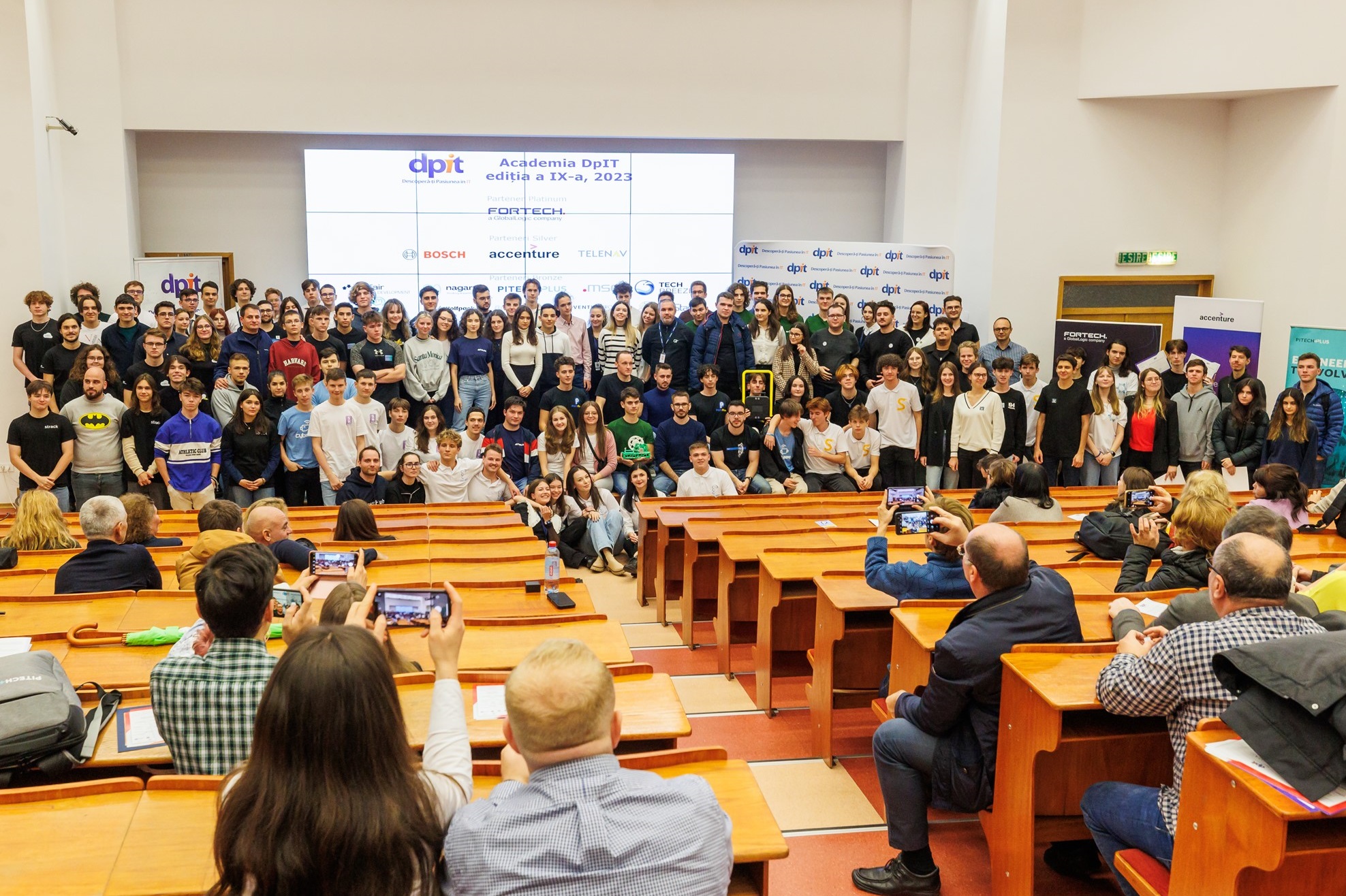 Studenți orădeni, premiați la Cluj pentru o aplicație revoluționară