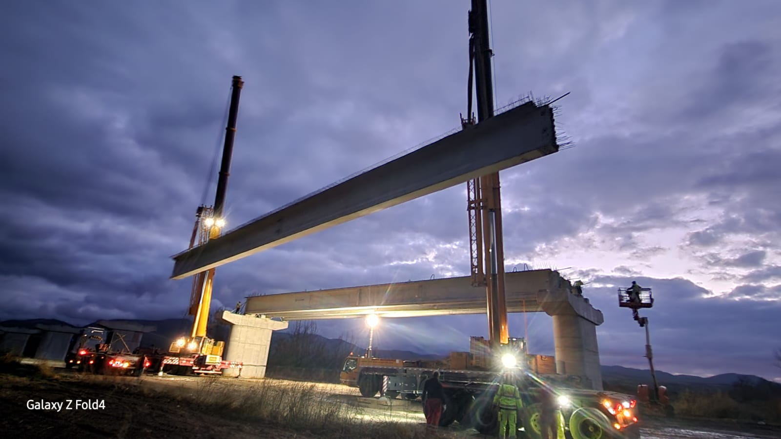 Ilie Bolojan: A inceput montarea grinzilor la al doilea viaduct si pasajele rutiere de pe Centura Beius.(Foto)