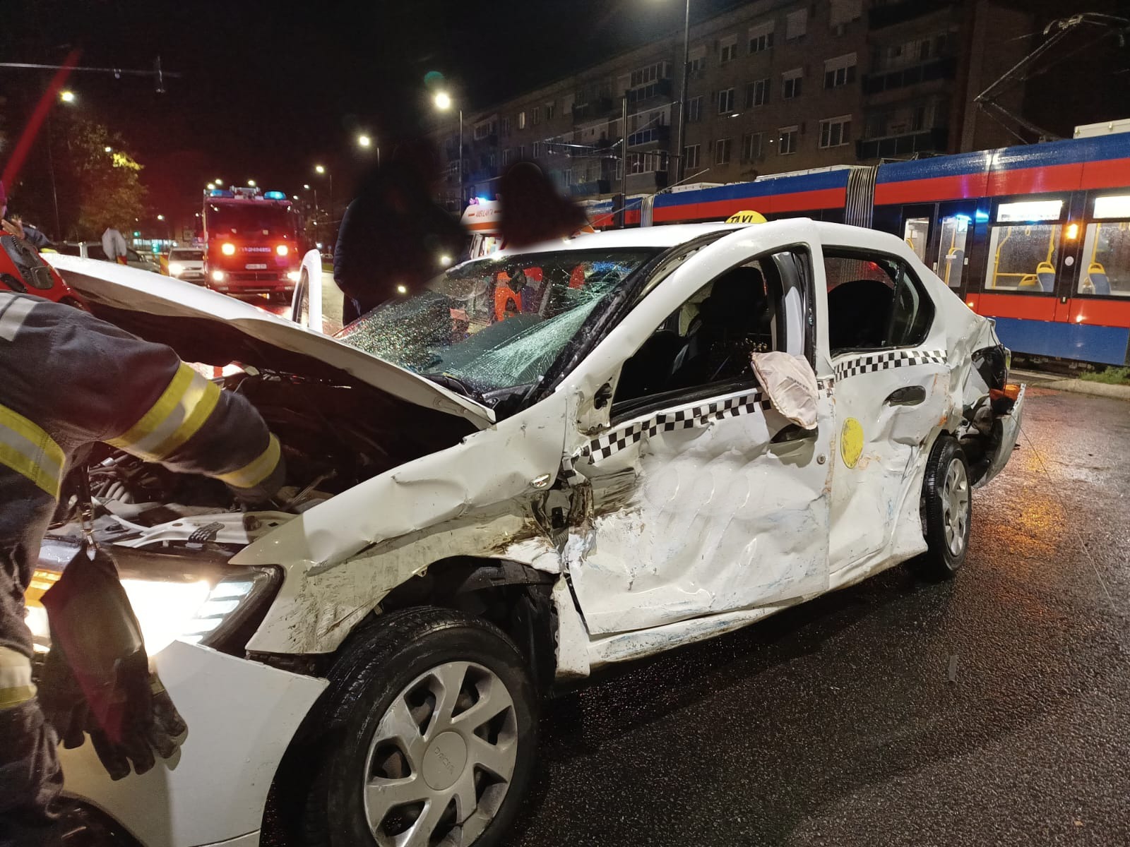 Cauzele accidentului de azi dimineata, in care a fost implicat un taxi si un tramvai
