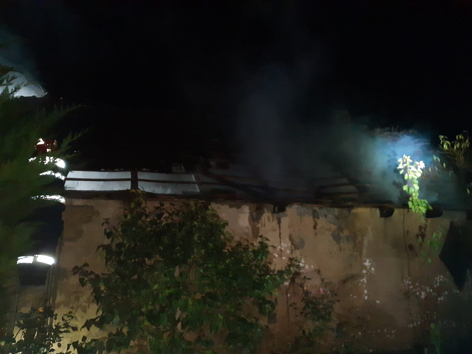 Eveniment tragic in Valea lui Mihai. Un batranel de 77 de ani a fost gasit carbonizat in propria casa dupa stingerea unui incendiu