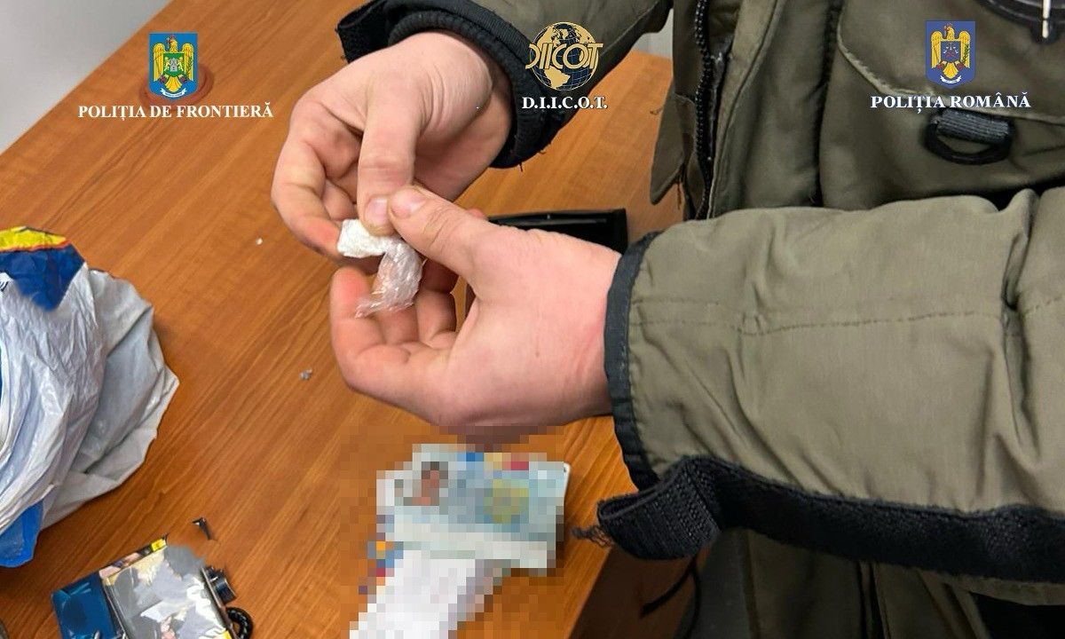Doi indivizi prinsi in flagrant in Vama Bors, in  timp ce incercau sa scoata din tara 1 kg de substanta psihoactiva