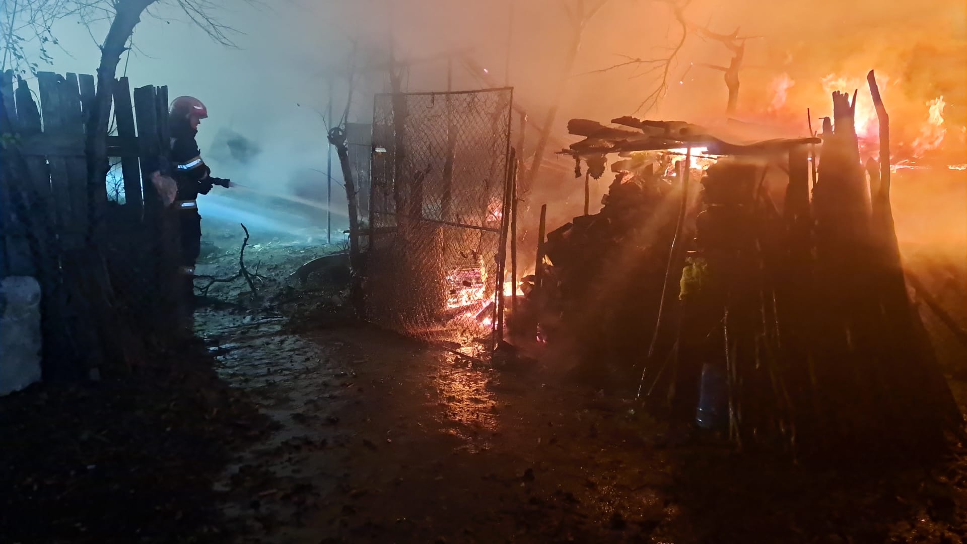 Incendii izbucnite în trei localități bihorene, în interval de circa șapte ore