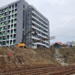 Foto | Avanseaza lucrarile la parcarea supraetajata de langa Spitalul Judetean din Oradea. Au fost forati deja 130 din cei 156 de piloti