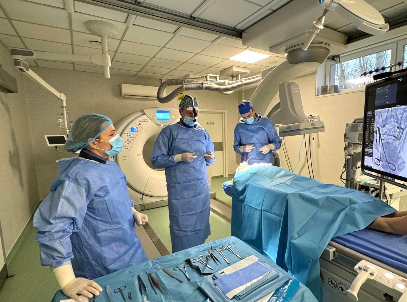 Inca o premiera la Spitalul Judetean din Oradea. Corp strain scos din mandibula unui pacient in doar 3 minute, folosind asistarea imagistica