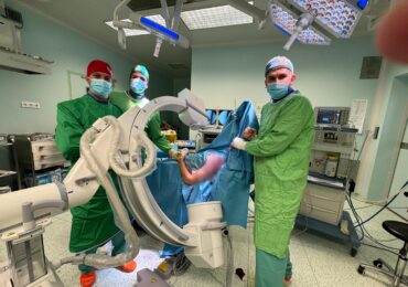 O noua premiera medicala la Spitalul Judetean de Urgenta Bihor. Medicii au salvat mana unui adolescent de 15 ani, ce a suferit un accident rutier, printr-o interventie extrem de complexa