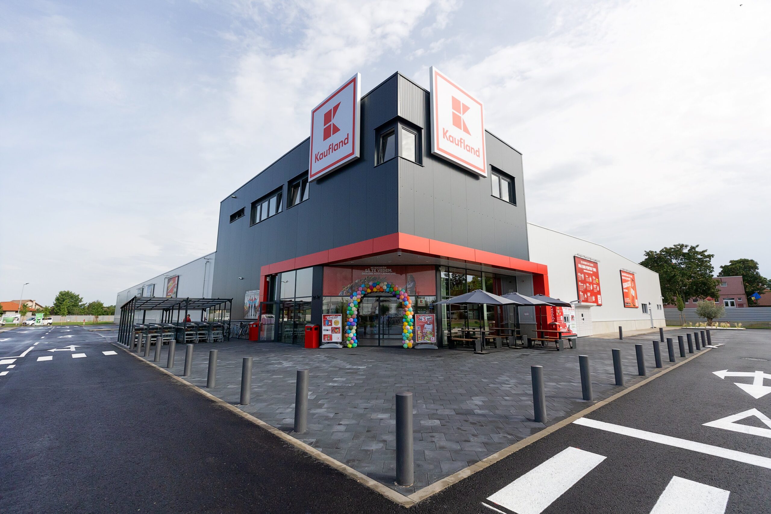 Kaufland deschide un hipermarket la Salonta si ofera superpromotii in prima zi. Noul hipermarket genereaza si 70 de noi locuri de munca