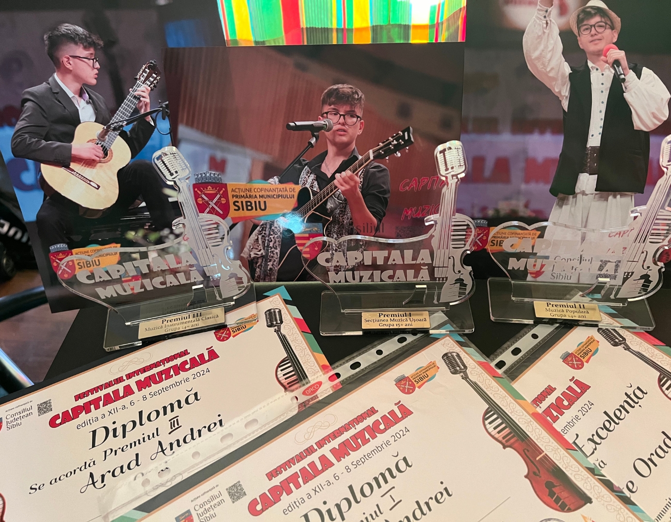 Tanarul oradean de 15 ani, Andrei Arad a impresionat juriul la un festival international de muzica si a castigat 3 premii