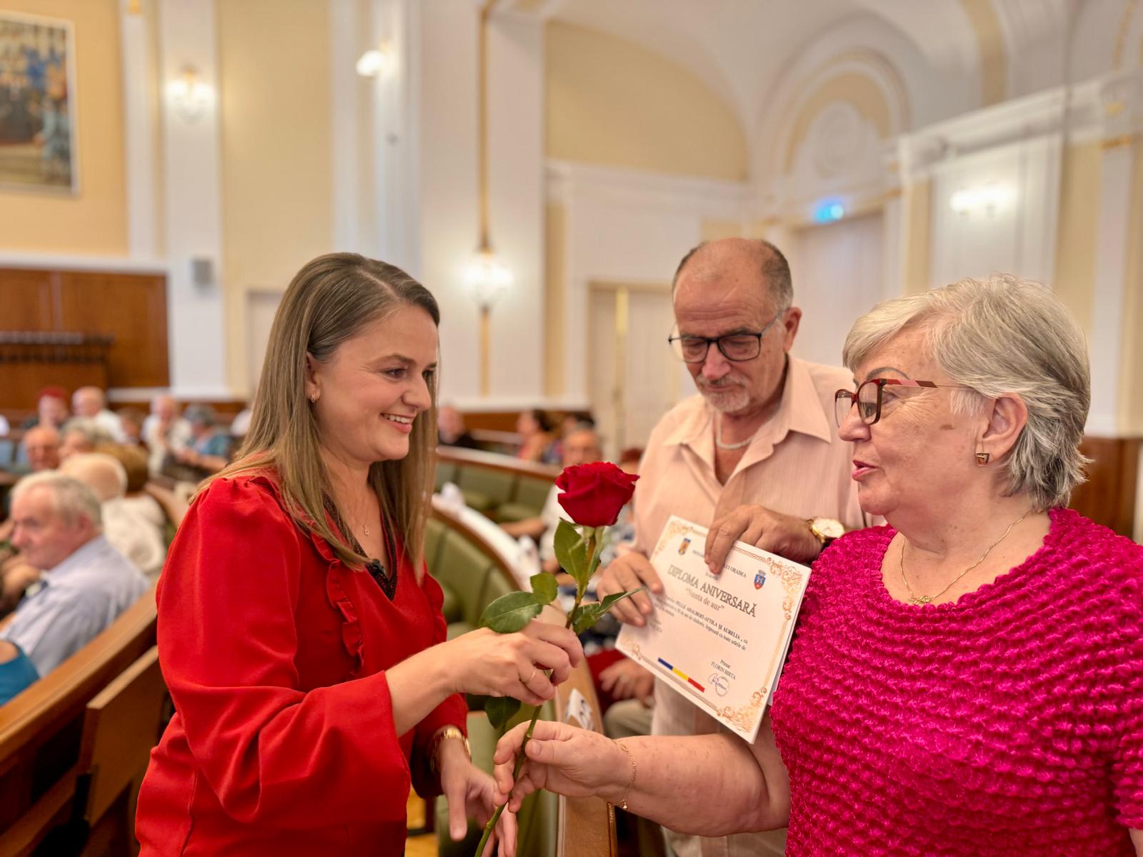31 de cupluri felicitate de Primăria Oradea, cu ocazia Nunții de Aur si premiate cu 1.000 de lei