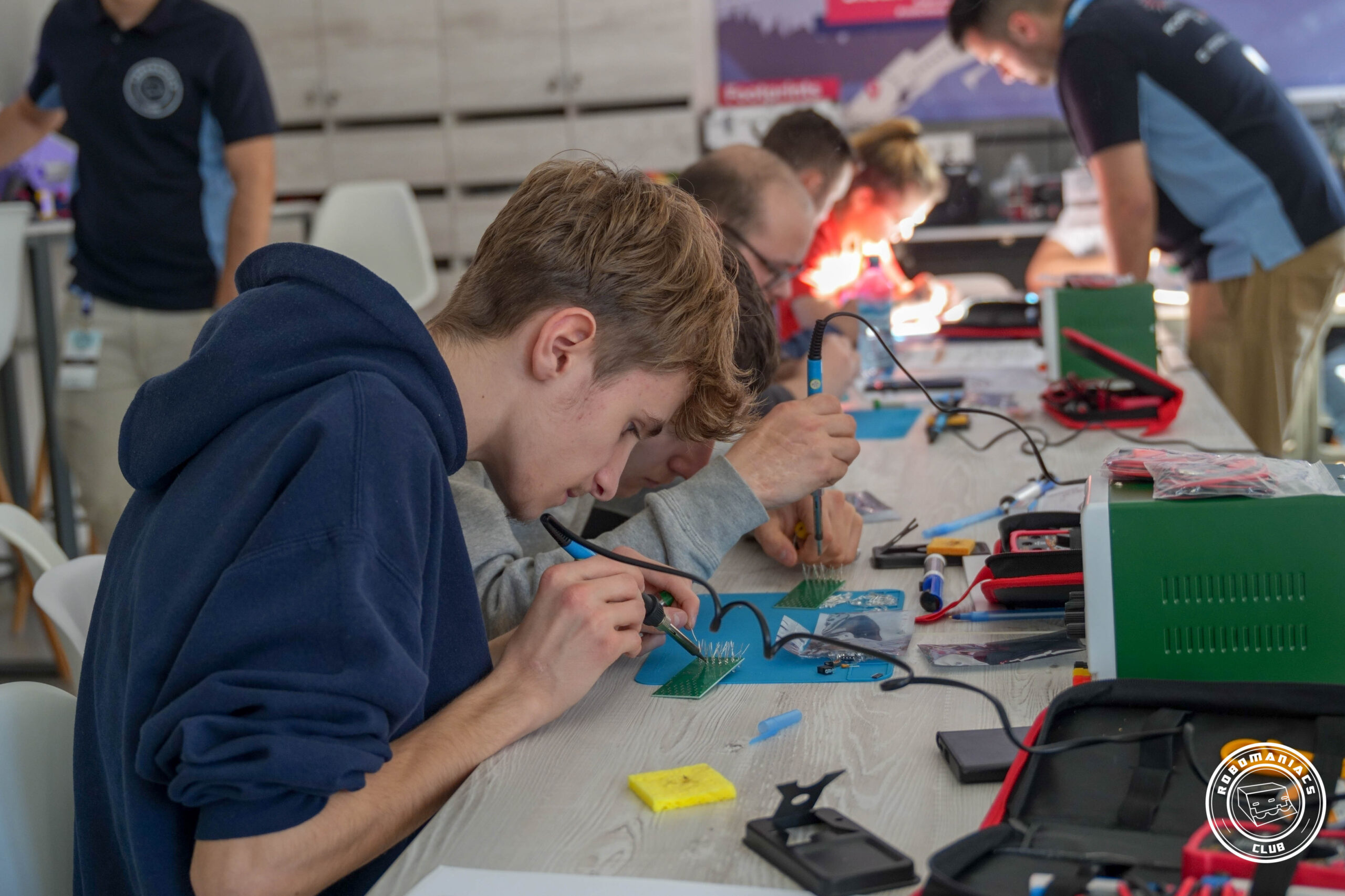 Clubul RoboManiacs din Oradea: De la Swimathon la RoboChallenge 2025 (FOTO)