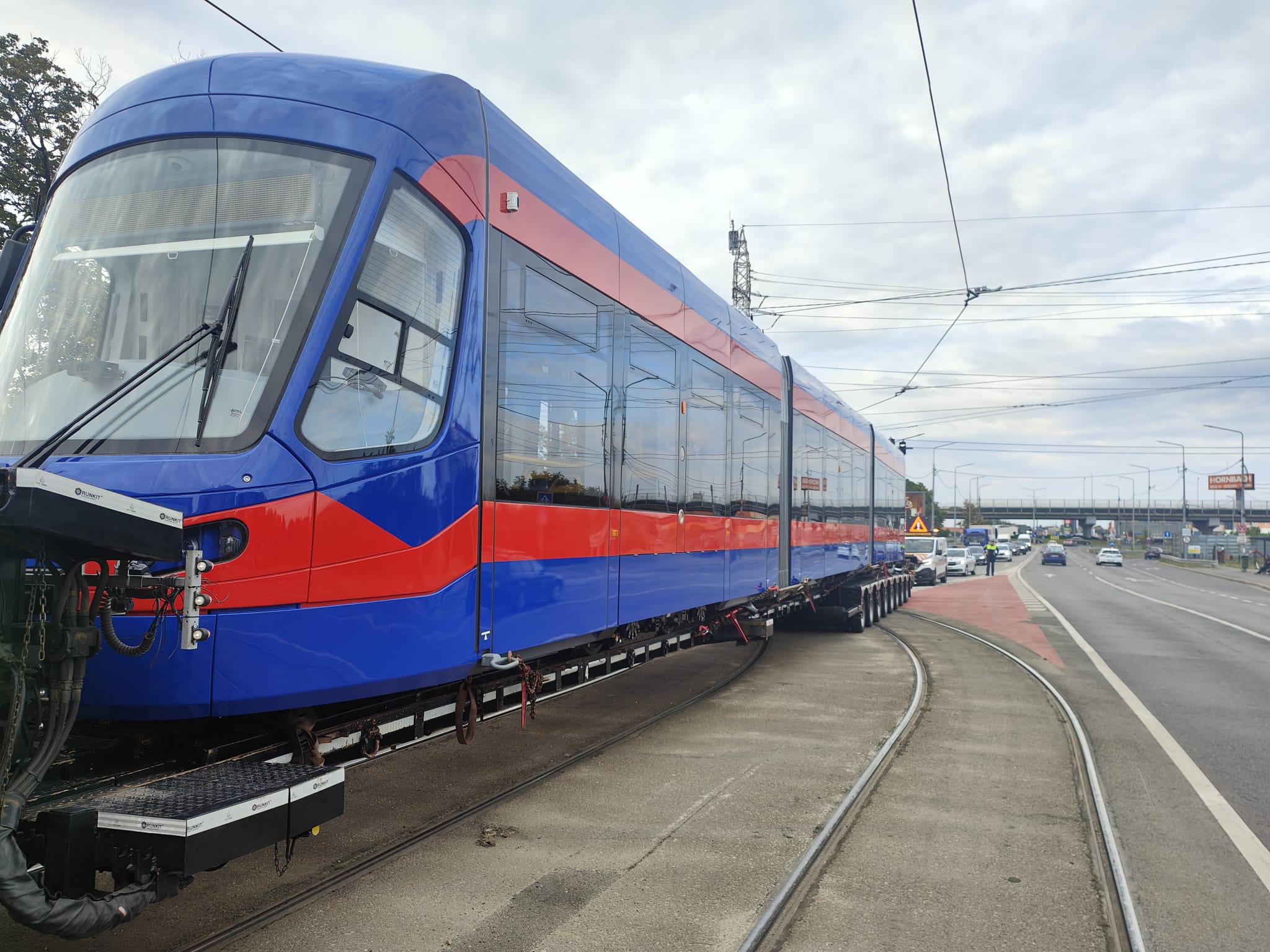Al treilea tramvai nou a ajuns la Oradea. Toate cele 9 unități vor fi livrate până în februarie 2026