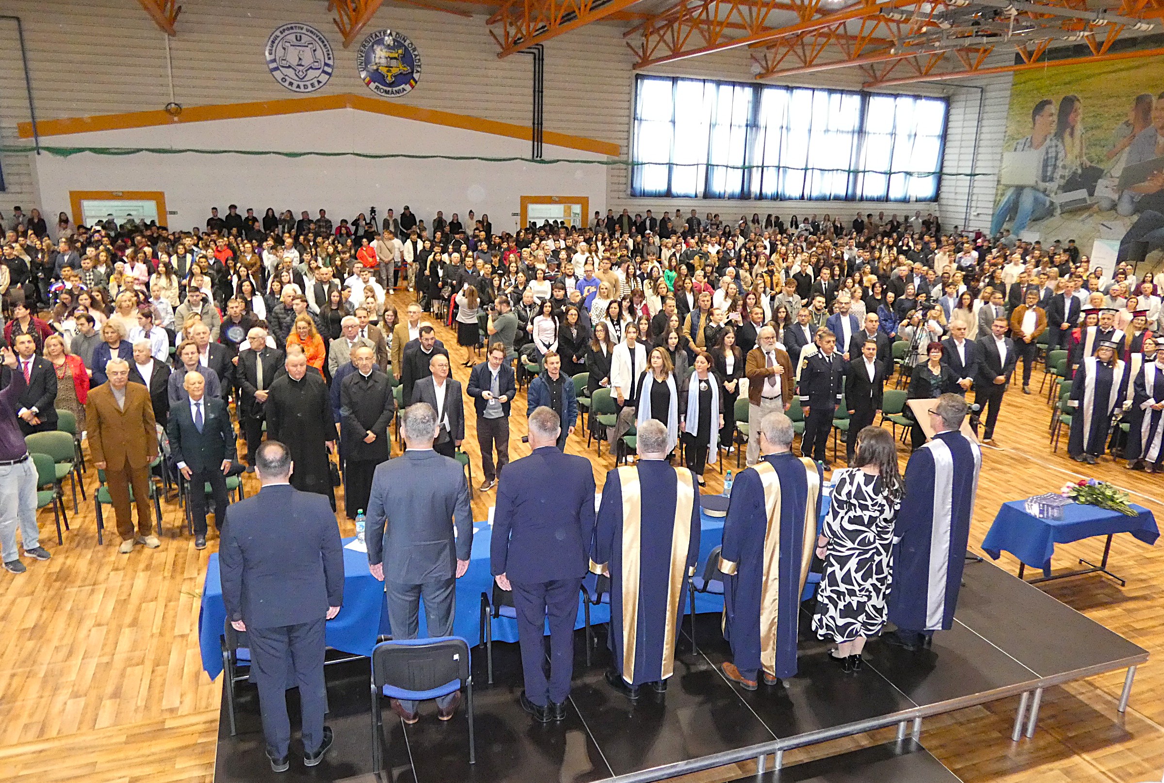 Universitatea din Oradea a deschis noul an academic cu propriul imn și un mesaj pentru viitor