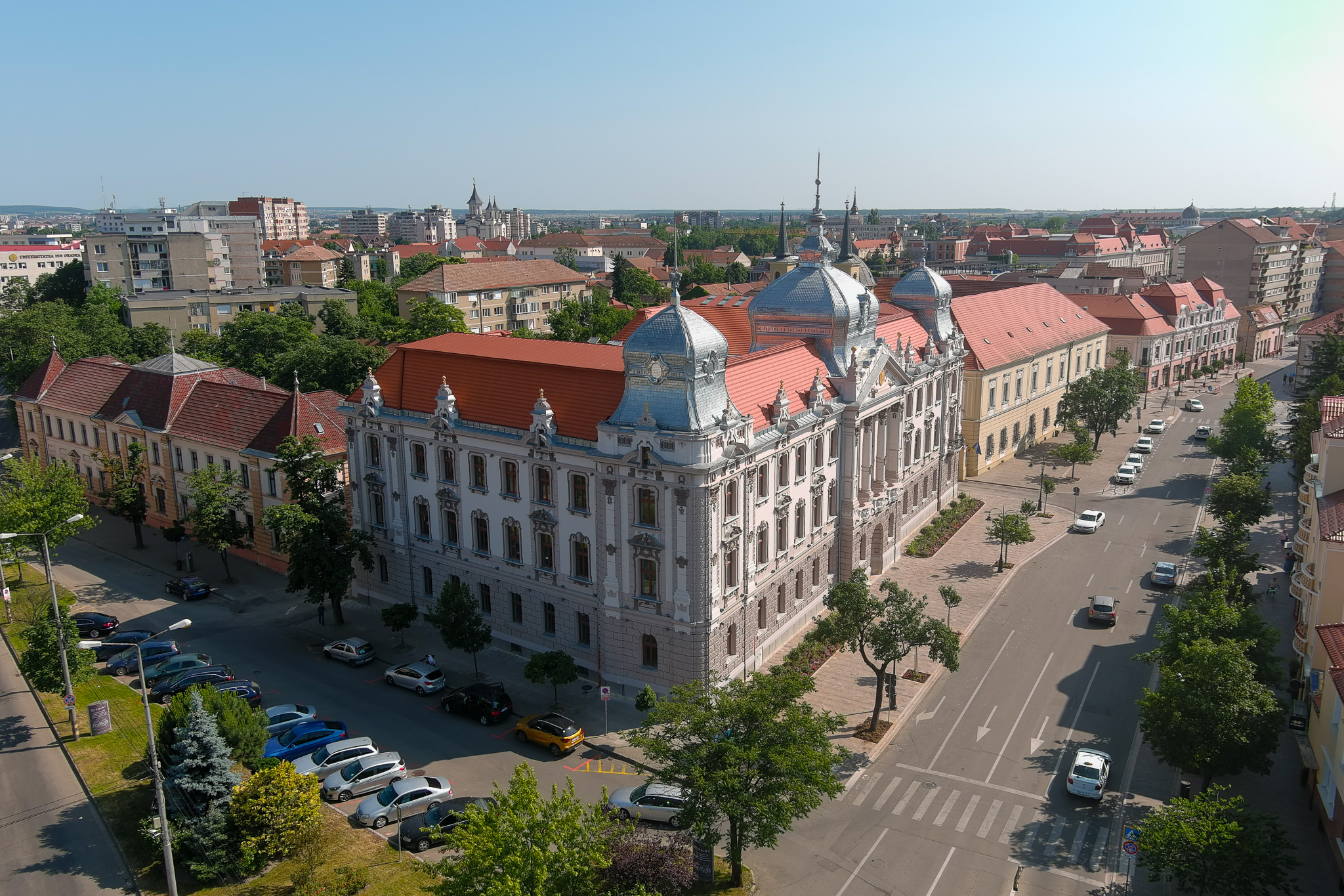 CJ Bihor a desemnat firma pentru mobilierul noului sediu de pe strada Republicii