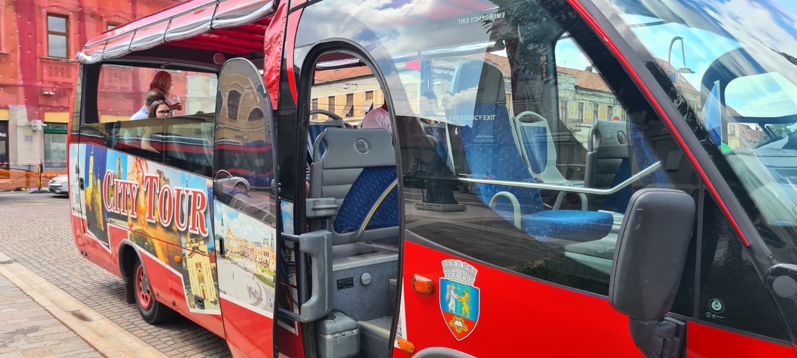 Autobuzul turistic revine în Oradea. Curse de agrement în weekend, din Piața Unirii