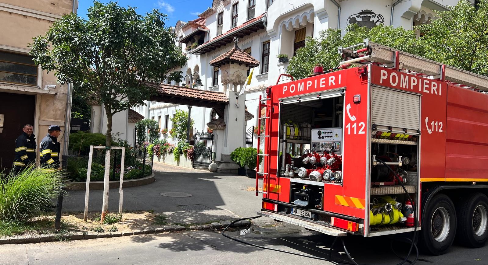 Incendiu la subsolul unei clădiri din centrul Oradiei. Pompierii au stins incendiul in 10 minute si au salvat o pisică