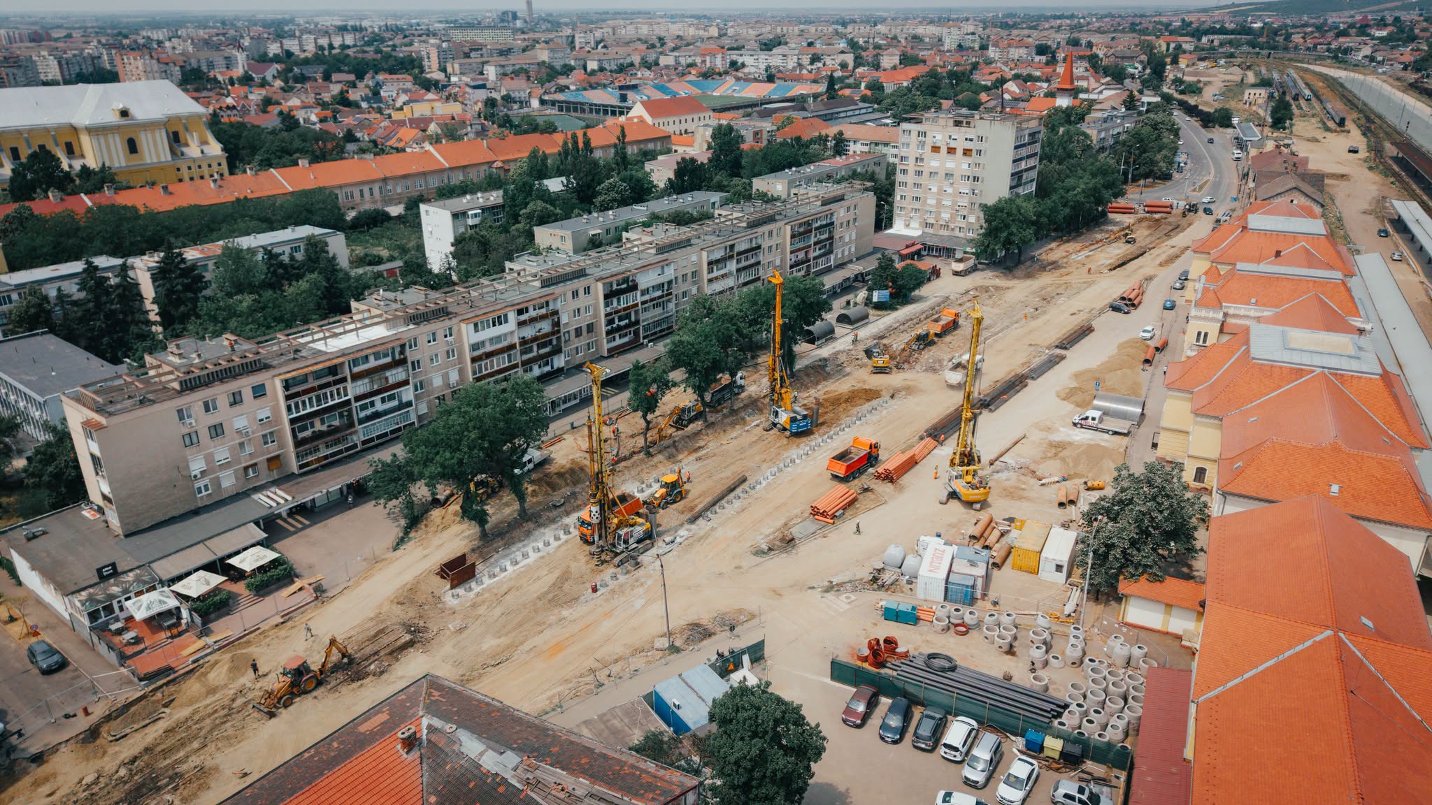 Pasajul subteran de la Gara Oradea avansează: trei utilaje lucrează deja pe șantier