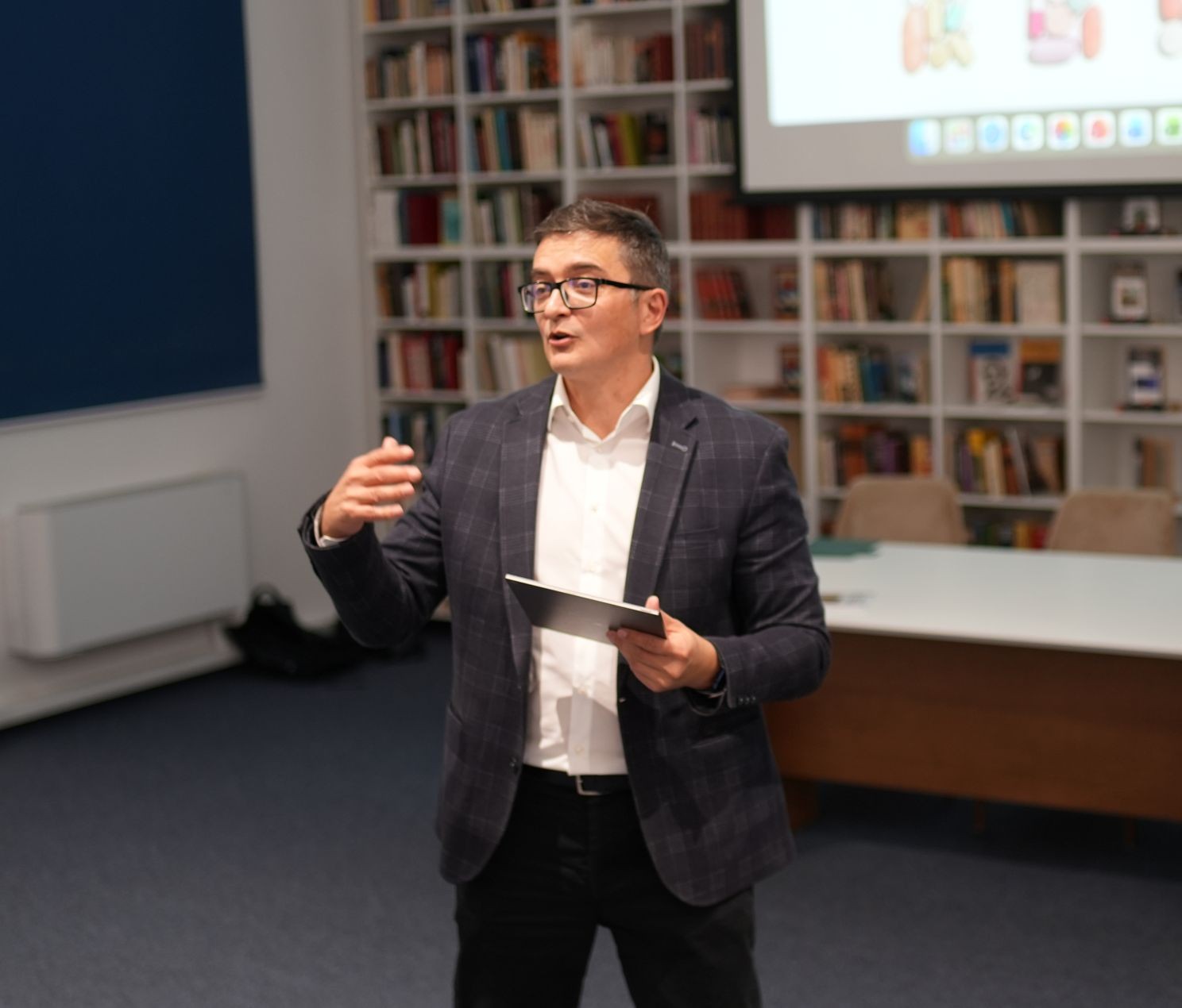 Adrian Hatos, numit în Consiliul Național al Cercetării Științifice. Universitarul oradean va reprezenta cercetătorii din domeniul științelor sociale